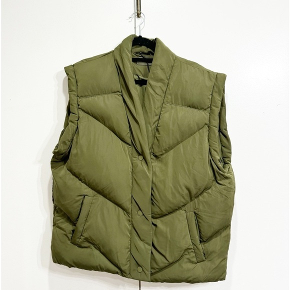 NWT Blank NYC Oversized Puffer Vest Matcha Latte Size Large - Picture 4 of 6